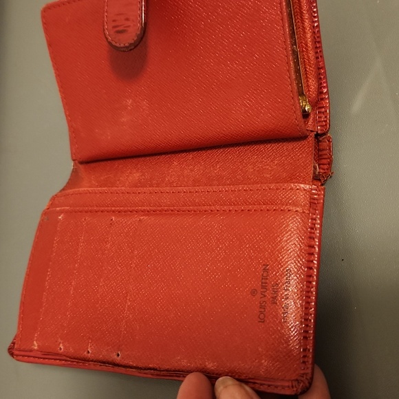 Red LV Louis Vuitton Epi Kiss Wallet - Picture 6 of 12